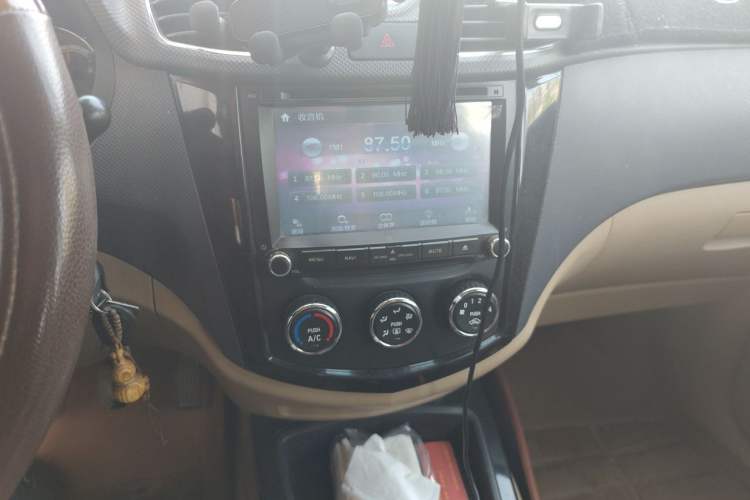 Used Wuling Hongguang 2014 1.5L S Luxury Model Audio And AC Panel