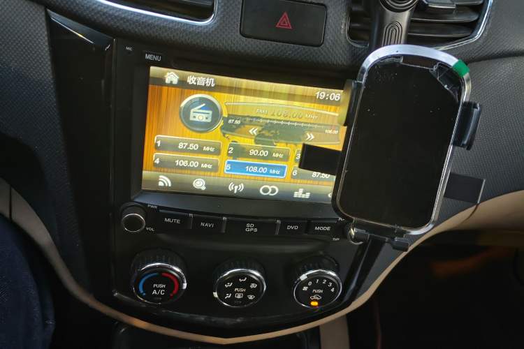 Used Wuling Hongguang 2014 1.5L S Luxury Model Audio And AC Panel