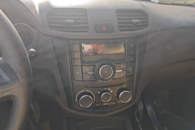 Used Wuling Hongguang 2014 1.5L S Standard Version Audio And AC Panel