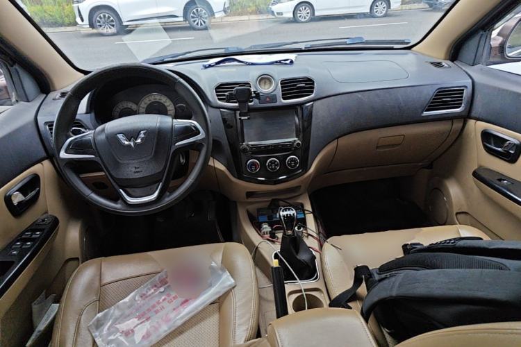 Used Wuling Hongguang 2014 1.2L S Comfort Model China IV Center Console