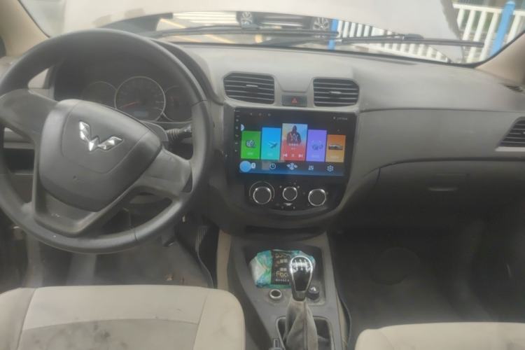Used Wuling Hongguang 2014 1.5L S Standard Version Center Console