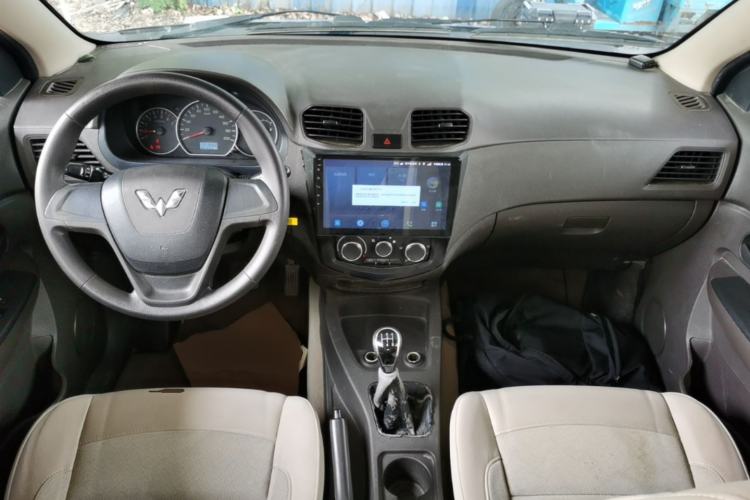 Used Wuling Hongguang 2014 1.5L S Standard Version Center Console