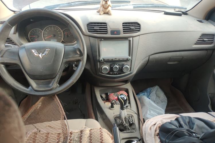 Used Wuling Hongguang 2014 1.2L S Standard Version China IV Standard Center Console