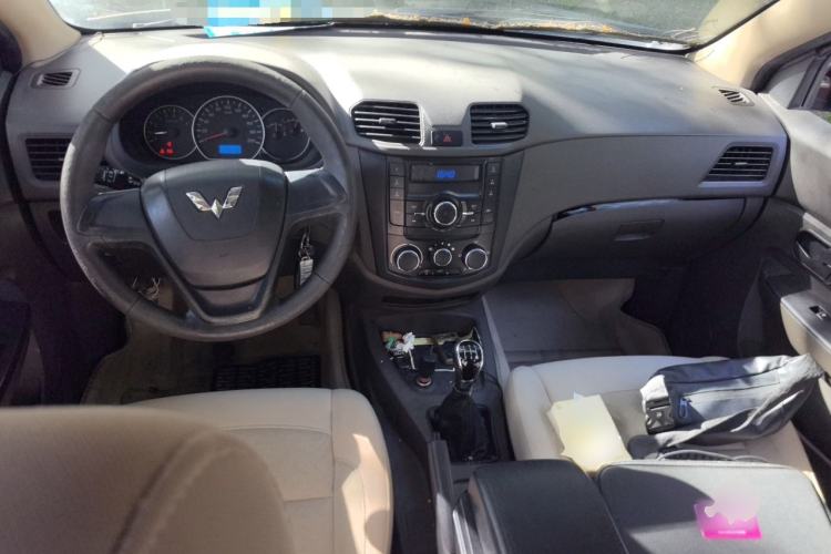 Used Wuling Hongguang 2014 1.5L S Standard Version Center Console