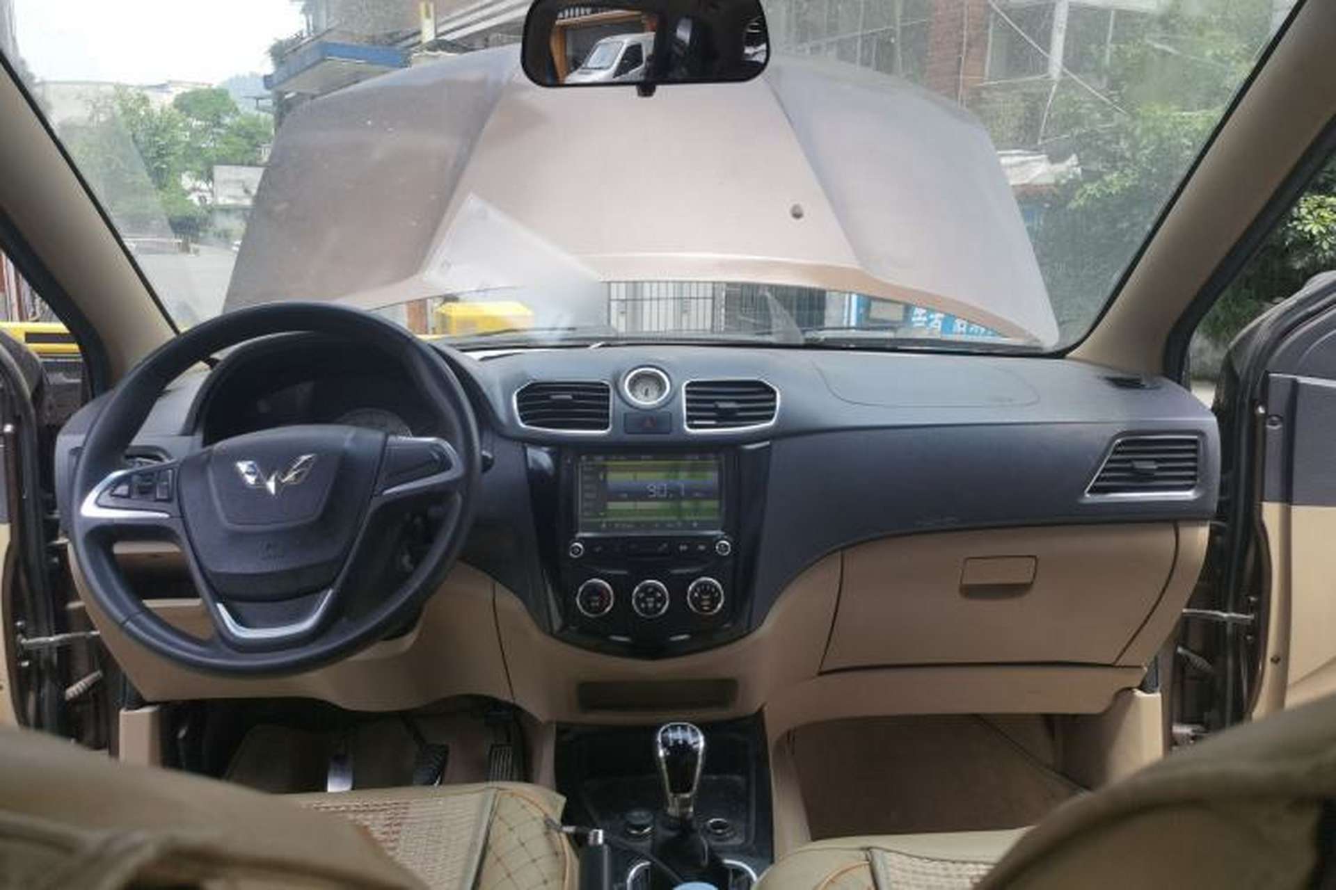 Used Wuling Hongguang 2014 1.5L S Luxury Model Center Console
