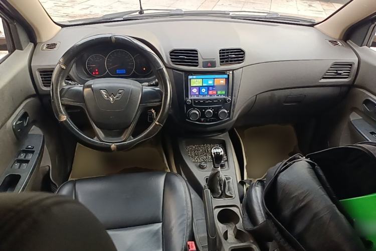 Used Wuling Hongguang 2014 1.5L S Standard Version Center Console