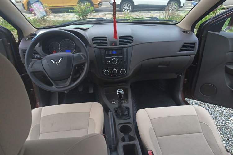 Used Wuling Hongguang 2014 1.5L S Standard Version Center Console