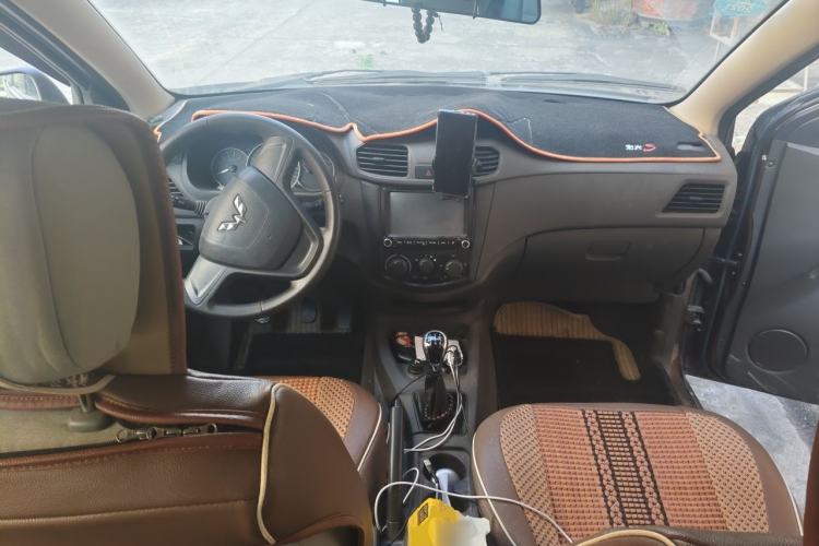 Used Wuling Hongguang 2014 1.5L S Comfort Model Center Console
