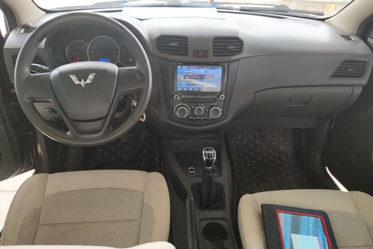 Used Wuling Hongguang 2014 1.5L S Standard Version Center Console