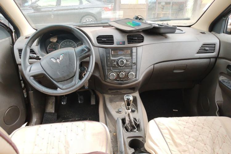 Used Wuling Hongguang 2014 1.5L S Standard Version Center Console