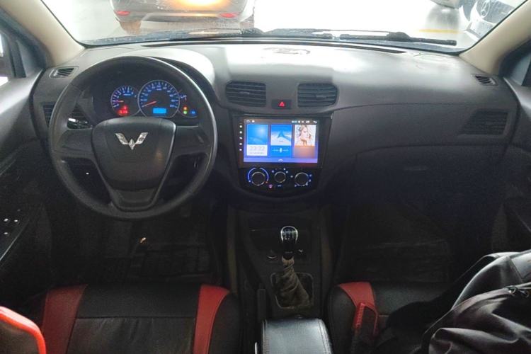 Used Wuling Hongguang 2014 1.5L S Standard Version Center Console