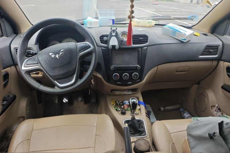 Used Wuling Hongguang 2014 1.5L S Comfort Model Center Console