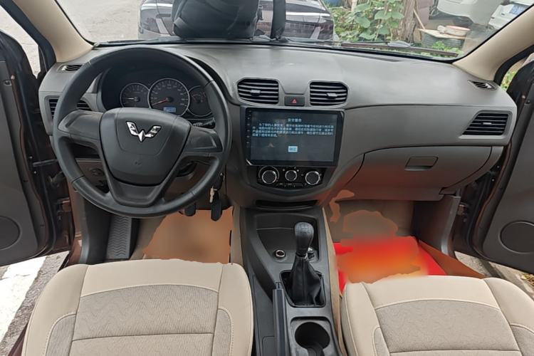 Used Wuling Hongguang 2014 1.5L S Standard Version Center Console