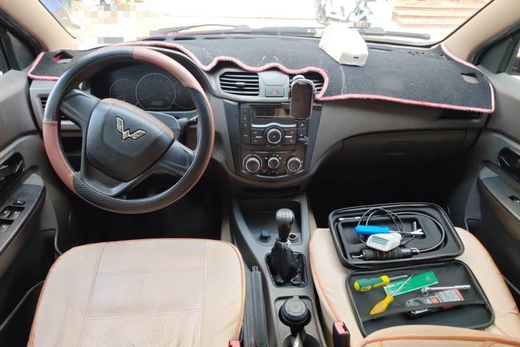 Used Wuling Hongguang 2014 1.5L S Standard Version Center Console