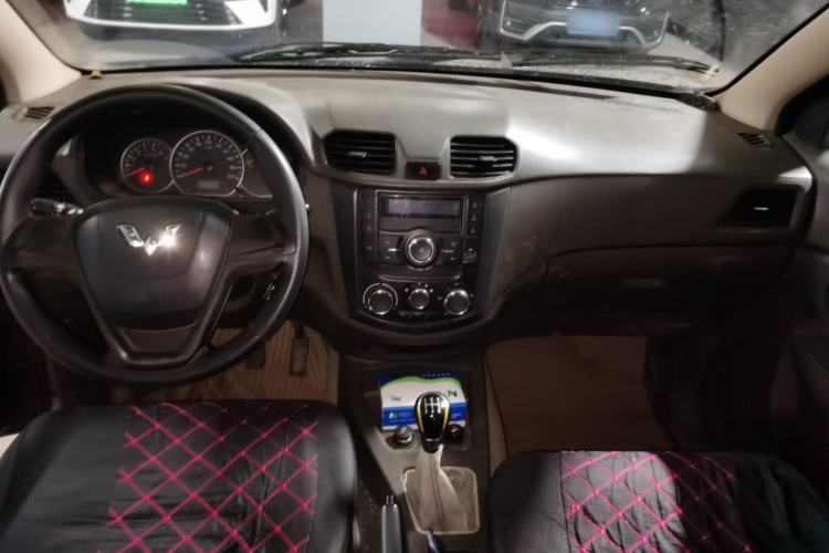 Used Wuling Hongguang 2014 1.5L S Standard Version Center Console
