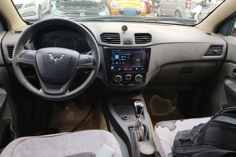 Used Wuling Hongguang 2014 1.2L S Standard Version China IV Standard Center Console