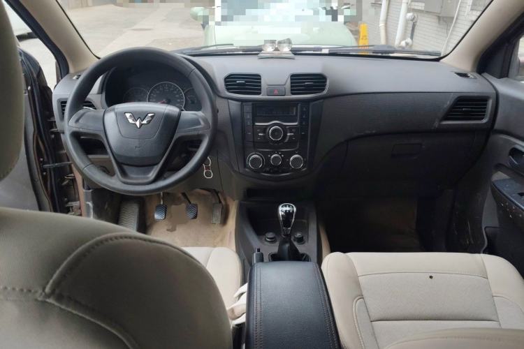 Used Wuling Hongguang 2014 1.5L S Standard Version Center Console