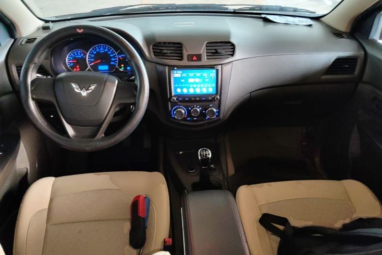 Used Wuling Hongguang 2014 1.5L S Standard Version Center Console