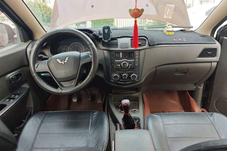 Used Wuling Hongguang 2014 1.5L S Standard Version Center Console