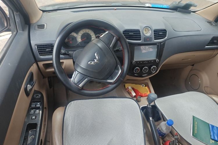 Used Wuling Hongguang 2014 1.2L S Standard Version China IV Standard Center Console
