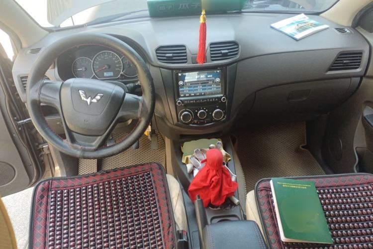 Used Wuling Hongguang 2014 1.5L S Standard Version Center Console