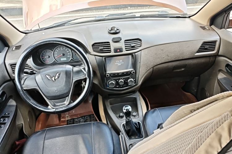 Used Wuling Hongguang 2014 1.2L S Standard Version China IV Standard Center Console