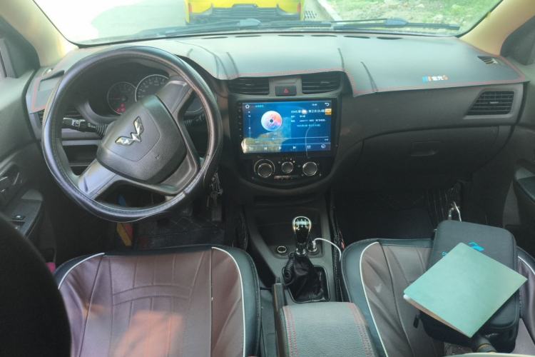 Used Wuling Hongguang 2014 1.5L S Standard Version Center Console
