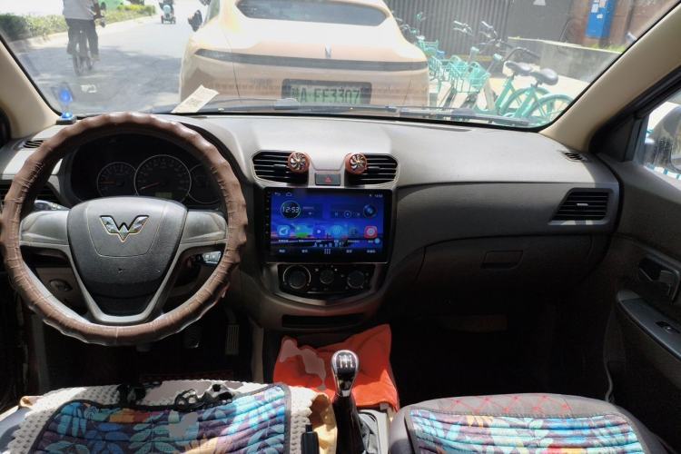 Used Wuling Hongguang 2014 1.5L S Standard Version Center Console
