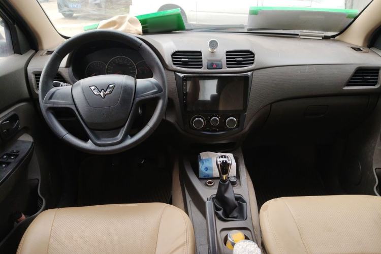 Used Wuling Hongguang 2014 1.5L S Standard Version Center Console