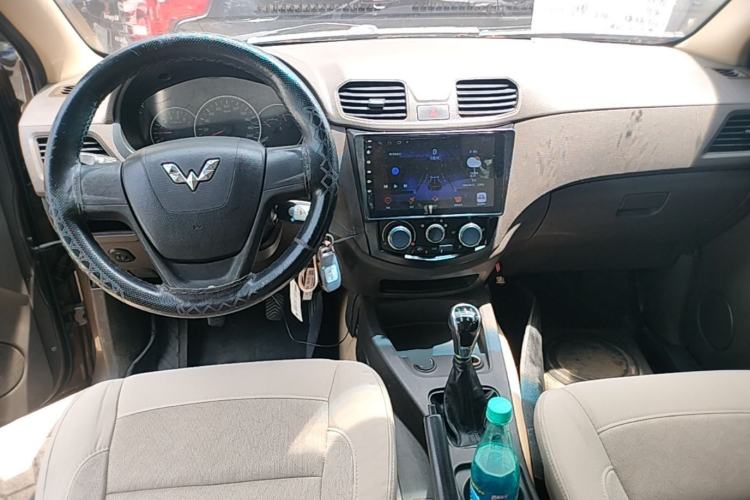 Used Wuling Hongguang 2014 1.5L S Standard Version Center Console