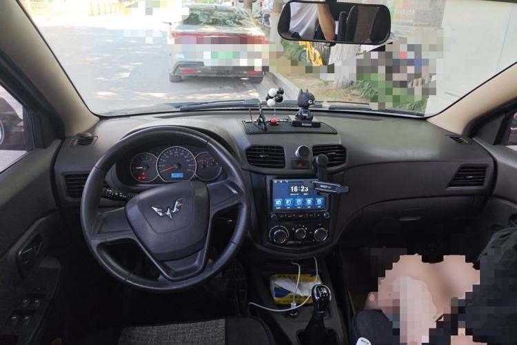 Used Wuling Hongguang 2014 1.5L S Standard Version Center Console