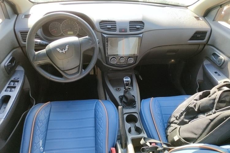Used Wuling Hongguang 2014 1.5L S Standard Version Center Console