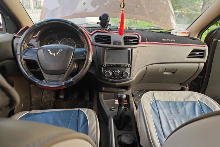 Used Wuling Hongguang 2014 1.5L S Standard Version Center Console