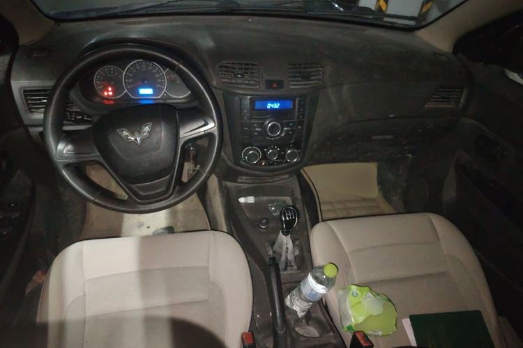 Used Wuling Hongguang 2014 1.2L S Standard Version China IV Standard Center Console