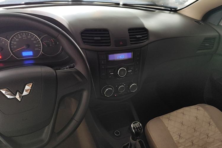 Used Wuling Hongguang 2014 1.5L S Standard Version Center Console