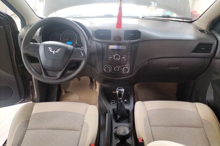 Used Wuling Hongguang 2014 1.5L S Standard Version Center Console