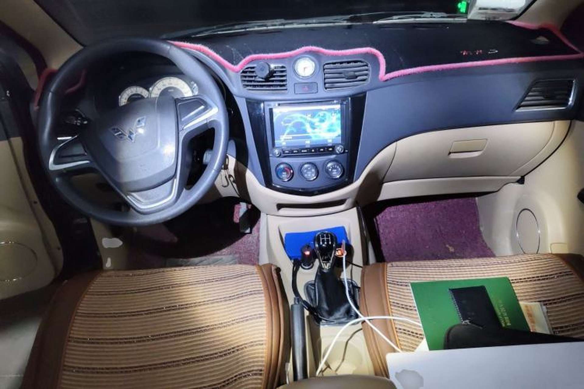 Used Wuling Hongguang 2014 1.5L S Comfort Model Center Console