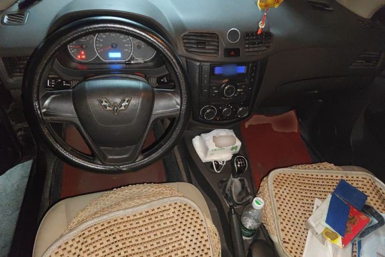 Used Wuling Hongguang 2014 1.5L S Standard Version Center Console