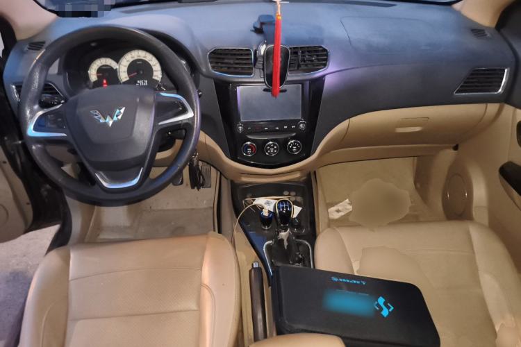Used Wuling Hongguang 2014 1.5L S Luxury Model Center Console