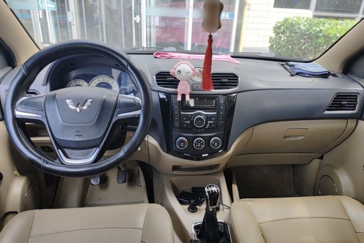 Used Wuling Hongguang 2014 1.5L S Comfort Model Center Console