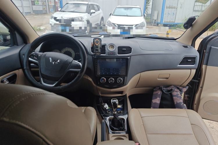 Used Wuling Hongguang 2014 1.5L S Comfort Model Center Console