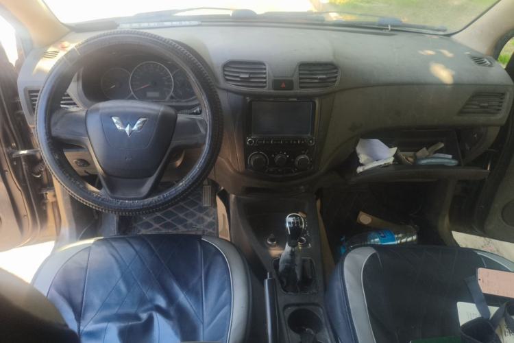 Used Wuling Hongguang 2014 1.2L Base Model China IV Center Console