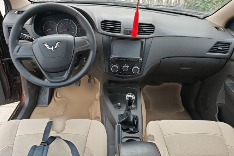 Used Wuling Hongguang 2014 1.5L S Standard Version Center Console