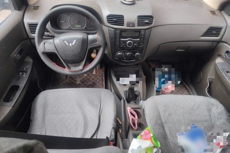 Used Wuling Hongguang 2014 1.2L Base Model China IV Center Console