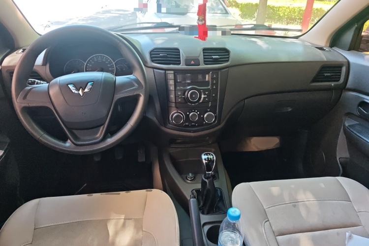 Used Wuling Hongguang 2014 1.2L S Standard Version China IV Standard Center Console