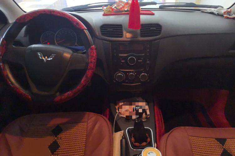 Used Wuling Hongguang 2014 1.5L S Standard Version Center Console