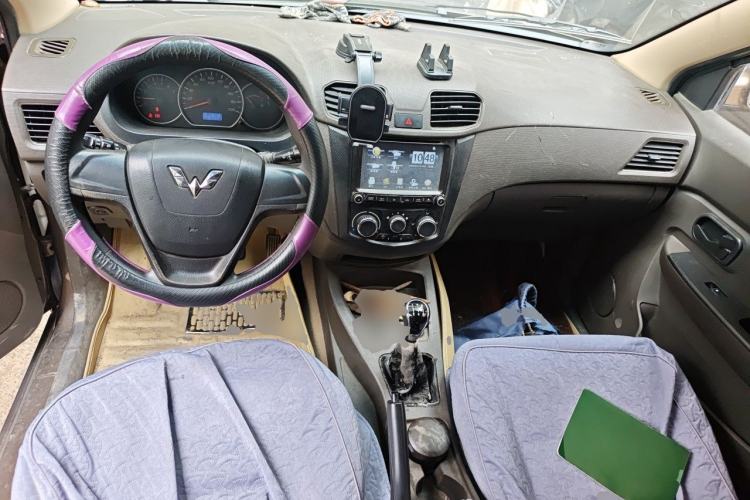 Used Wuling Hongguang 2014 1.5L S Standard Version Center Console