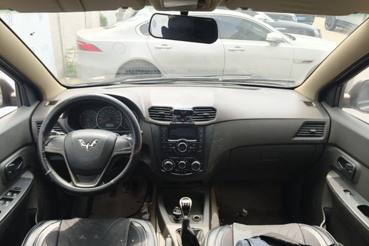 Used Wuling Hongguang 2014 1.5L S Standard Version Center Console