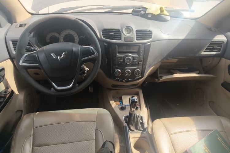Used Wuling Hongguang 2014 1.2L S Comfort Model China IV Center Console