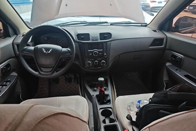Used Wuling Hongguang 2014 1.5L S Standard Version Center Console